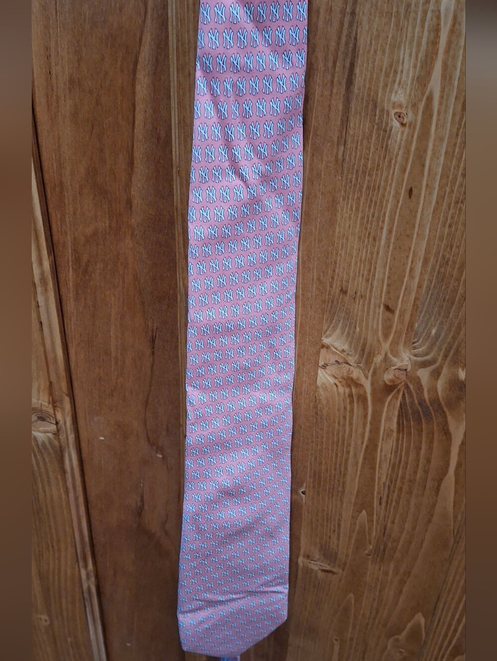 New York Yankees Vineyard Vines Neck Tie in Pink and Light Blue
